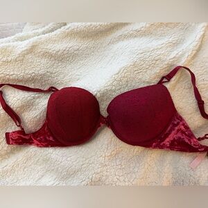 Victoria’s Secret push up bra size 34 ddd worn once